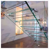 Balustrade d'escalier en verre PRIMA haute transparence, ne bloquant pas la vue intérieure des espaces ouverts