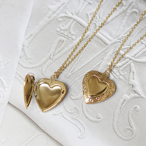 Medallón colgante de acero inoxidable para mujer, colgante de corazón de amor - Product Image 1