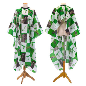 Capa de peluquería Wanmei, delantal de peluquería antiadherente con estampado para uso doméstico, diseño a cuadros verdes - Product Image 1