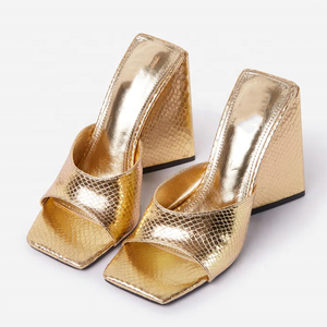 Sandales à talons hauts pour femmes en cuir de serpent doré, style mules décontractées, personnalisables, grandes tailles disponibles jusqu'au 10.5 - Product Image 2