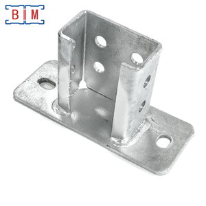 قاعدة عمود معدنية ثقيلة مطلية بالزنك الساخن مع فتحات لقناة مزدوجة مقاس 1-5/8 بوصة - Product Image 6