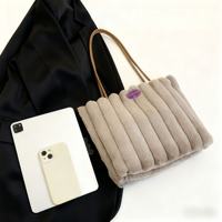 Sac fourre-tout d'hiver en PU peluche de haute qualité personnalisé, sac à main de luxe pour femme avec ensemble chapeau, idéal pour cadeau, fournisseur en gros