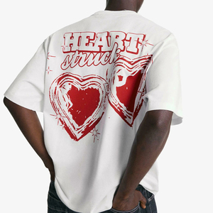 T-shirt in cotone bianco <span class=keywords><strong>con</strong></span> vistosa stampa grafica <span class=keywords><strong>con</strong></span> <span class=keywords><strong>cuore</strong></span> <span class=keywords><strong>rosso</strong></span> sul davanti e sul retro perfetta per fare una dichiarazione di stile - Product Image 2