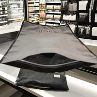 Sacs d'emballage en plastique refermables avec logo personnalisé, pochettes verticales sur mesure pour sous-vêtements et chaussettes avec fermeture éclair pour vêtements et fourrures