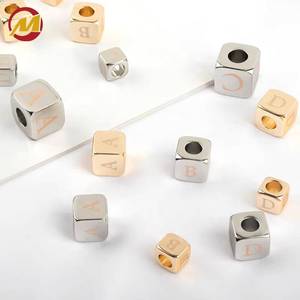 Perles coulissantes en forme de cube personnalisées pour la décoration DIY, idéales pour les bracelets, les chaînes de sacs, les porte-clés et les projets créatifs. - Product Image 4