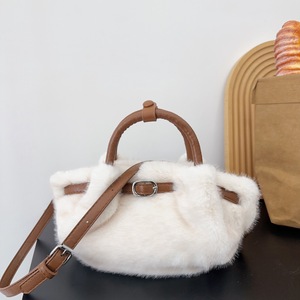 Tas selempang wanita, kantung Jinjing lipit bulu rubah tekstur musim dingin - Product Image 5