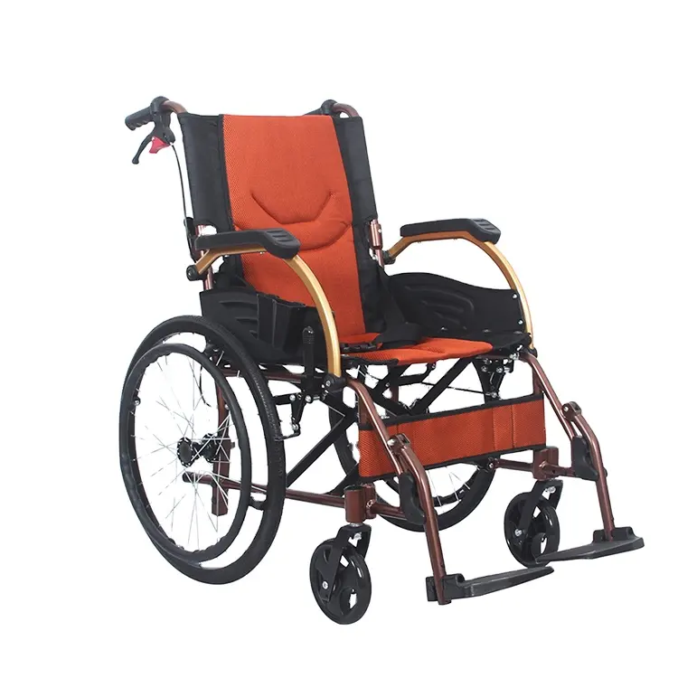 Sedia a rotelle manuale pieghevole leggera in lega di alluminio KY863LAJ-E dal design moderno che viaggia su sedia a rotelle leggera made in china