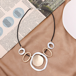 TongLing femmes or argent plaqué Vintage en alliage de Zinc collier perlé lien chaîne géométrique boucle plaquette tour de cou pour anniversaire - Product Image 1