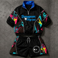 Ensemble 2 pièces streetwear personnalisable pour homme : survêtement vintage en nylon imprimé, veste à col montant et short à cordon élastique