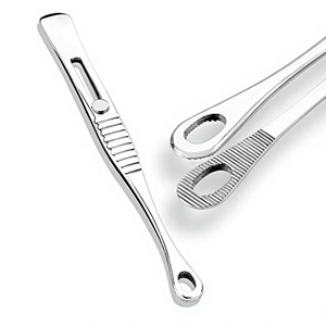 Mini pincettes Pennington compactes en acier inoxydable allemand plaqué argent, avec mécanisme de verrouillage et poignée antidérapante, pour piercing corporel - Product Image 1
