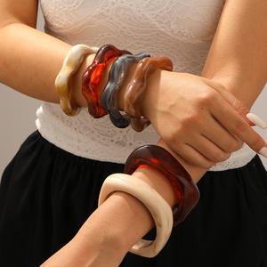 Gelang Resin <span class=keywords><strong>Amber</strong></span> kepribadian lintas batas wanita, gelang warna terbuka temperamen modis Eropa dan Amerika - Product Image 3