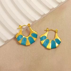 ต่างหูเคลือบ PVD คุณภาพสูง ขายส่ง สแตนเลส 304 ป้องกันการแพ้ กันน้ำ แฟชั่น ต่างหูเคลือบสีตามสั่ง - Product Image 2