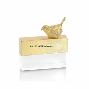 Estilo elegante Aluminio Metal Forma de pájaro única Escultura chapada en oro Más tendencia Nueva escultura de moda - Product Image 1