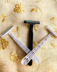 Juego de Maquinillas de Afeitar Desechables de 3 Hojas + Tira Lubricante <span class=keywords><strong>para</strong></span> un Afeitado Más Limpio y Cómodo - Product Image 1