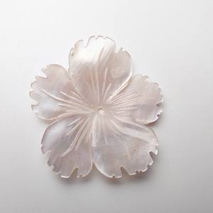 Exquisita y Bonita Piedra Preciosa Natural Semiterminada de Madreperla Rosa Tallada en Forma de Flor de 20-25 mm para Diseño - Product Image 1