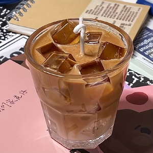 Vela Aromática <span class=keywords><strong>de</strong></span> Café <span class=keywords><strong>de</strong></span> 200g <span class=keywords><strong>con</strong></span> <span class=keywords><strong>Aroma</strong></span> Intenso, Vela Artesanal <span class=keywords><strong>con</strong></span> <span class=keywords><strong>Aroma</strong></span> a Café Helado, Regalo <span class=keywords><strong>de</strong></span> Cumpleaños <span class=keywords><strong>con</strong></span> Manos Decoradas - Product Image 2