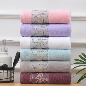 Serviette de bain grande taille 70 * 140 cm en pur coton, style maison de luxe, fabriquée sur mesure - Product Image 1