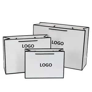 Papier kraft naturel personnalisé sac d'expédition avec logo doré en relief papier pour cartes de vêtements sacs en papier d'art avec logo personnalisé avec poignée