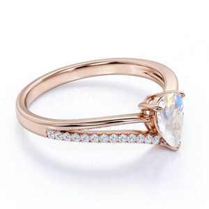 Anillo de Oro Rosa de 14k con Pavé Francés, 1.5 Quilates, Diseño de Espiga Dividida, Corte Pera, Solitario, Piedra Lunar Arcoíris, para Compromiso o Boda - Product Image 3