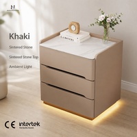 Table de chevet minimaliste avec 3 tiroirs de rangement, surface en dalle de roche et veilleuse LED pour chambre d'hôtel