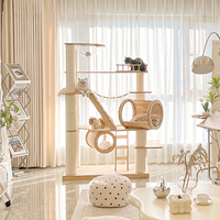 Grand arbre à chat de luxe de haute qualité à plusieurs niveaux en bois massif chat condo sol au plafond conception caractéristique durable
