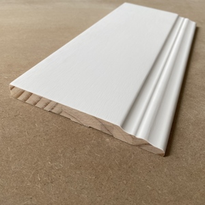 Accessoires de revêtement de sol décoratifs modernes pour l'intérieur de la maison, moulures de plinthe en pin Monterey blanc - Product Image 1