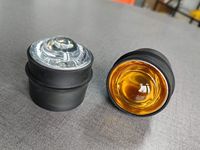 Petit 50mm * 50mm verre réfléchissant trempé Cat Eye Road Stud échantillon gratuit en caoutchouc pour les produits d'avertissement de trafic