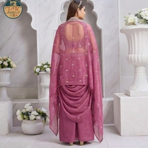 Conjunto de Top Corto Rosa Malva con Bordado Intenso y Falda Drapeada con Chaqueta Larga Tipo Capa para Mujer, Estilo Indio Indo Occidental para Fiestas - Product Image 3