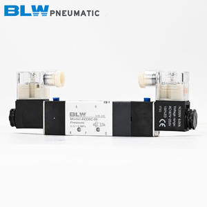 4V230C-08 铝合金气动双控三位五通电磁阀，带电控和方向功能 - Product Image 3