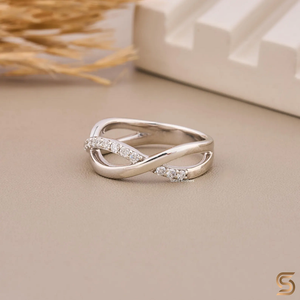 แหวนเพชรแล็บหรูหรา ดีไซน์วงแหวนบิดเกลียว ทำจากทองคำขาว เหมาะสำหรับสวมใส่ในชีวิตประจำวัน ผู้จัดจำหน่ายจากอินเดีย - Product Image 2