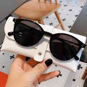 Lunettes de soleil ovales pour femmes, monture complète, polarisées, protection UV400, avec étui - Product Image 1