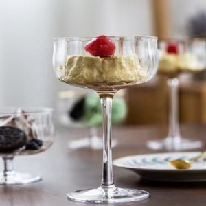 <span class=keywords><strong>Copas</strong></span> de cóctel Coupe acanaladas con cristal de borde dorado con tallos Juego de <span class=keywords><strong>copas</strong></span> de vino - Product Image 3
