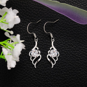 Orecchini Pendenti a Forma di Ali d'Angelo per Donne, Orecchini Geometrici per Uso Quotidiano e Feste, Gioielli alla Moda - Product Image 1