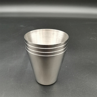 Meilleur vendeur Mini verre à liqueur 30ml en acier inoxydable personnalisé ensemble de verres à vin pinte chaud pas cher avec de l'eau potable tasse et sac