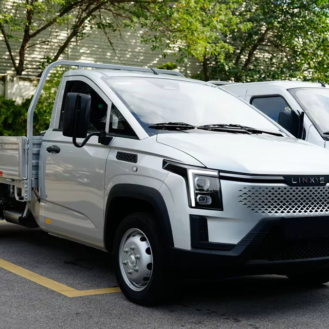 New Energy Hybrid Light Truck 900km Range 2500kg Load Capacity 500Nm Torque Euro 1 Emission Under 150HP Logistics Transportation