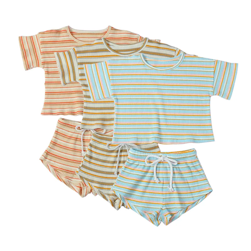 Yeni şerit pamuk bebek kısa kollu kıyafet renkli bebek 2 adet giyim seti beraberlik dize ile