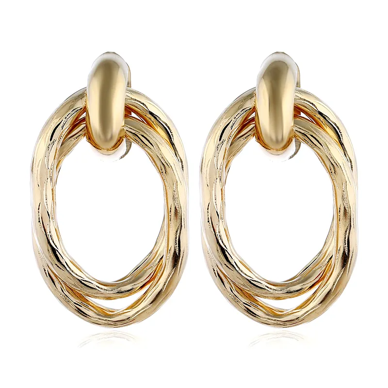 Modedesign Gold Ohrringe Tops Für Frauen Großhandel N91042