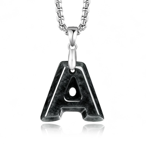 Pendentif en jadéite naturelle de qualité A avec lettres anglaises et un pendentif en forme de poulet. Fermoir en argent S925. Pendentif gravé. - Product Image 2