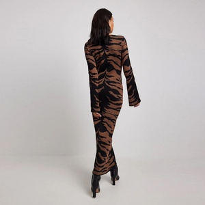 Robe longue décontractée pour femme, imprimé léopard, silhouette moulante, en maille épaisse, idéale pour l'automne et l'hiver - Product Image 2