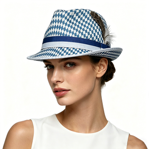 Chapeau Fedora bavarois personnalisé avec logo - Chapeau à carreaux bleus et blancs avec plume - Product Image 5
