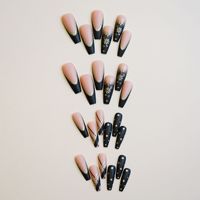 24 faux ongles de Noël à presser, longs, forme cercueil, noir mat et nude avec paillettes flocon de neige dorées, pointe en V, réutilisables, en acrylique