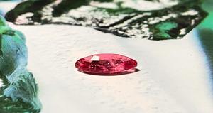 Spinelle rouge naturel facetté en forme de marquise, pierre précieuse en quartz poli, taillée pour la fabrication de bijoux, provenant des mines de Mahenge - Product Image 4