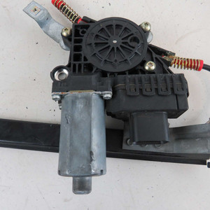 Alzacristalli Anteriore Destro 0130821771 per Ford Mondeo Mk2 2000-07 Usato (70113) - Product Image 1