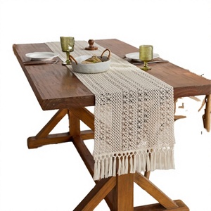 Chemin de table moderne en coton et lin tissé à rayures, style bohème, avec pompons, pour la maison et l'hôtellerie - Product Image 3
