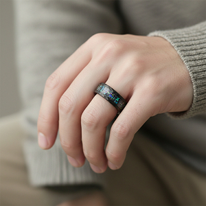 Bague en tungstène noir martelé 8MM avec incrustation d'<span class=keywords><strong>opale</strong></span> concassée et d'<span class=keywords><strong>opale</strong></span> galaxie, pour hommes et femmes, bagues de fiançailles, vente en gros - Product Image 3