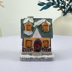 Casa de Navidad Hecha a Mano de Alta Calidad, Escultura de Resina, Adorable Estatuilla de Casa Pequeña para Regalo de Navidad - Product Image 4