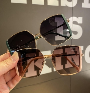 European American Women's Sunglasses with <b>Large</b> <b>Frame</b> Slim Face Street Photography Trendy TR Circle Imprinting New Release - Product Image 2