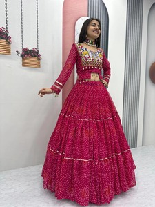 Lehenga Choli de Calidad de Exportación para Mujer, con un Diseño Hermoso para Eventos, Bodas y Fiestas, Disponible a un Precio Razonable - Product Image 1