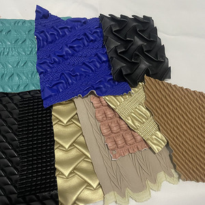 Vente en gros 60% polyester 40% Pu imitation stretch synthétique plissé tissu en cuir écrasé pour robe - Product Image 6