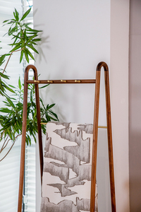 Porte-manteau en <span class=keywords><strong>bois</strong></span> au <span class=keywords><strong>design</strong></span> moderne Porte-manteau <span class=keywords><strong>Valet</strong></span> <span class=keywords><strong>de</strong></span> <span class=keywords><strong>chambre</strong></span> Porte-vêtements majordome <span class=keywords><strong>Valet</strong></span> <span class=keywords><strong>de</strong></span> <span class=keywords><strong>chambre</strong></span> Porte-<span class=keywords><strong>valet</strong></span> en <span class=keywords><strong>bois</strong></span> <span class=keywords><strong>de</strong></span> noyer massif - Product Image 4